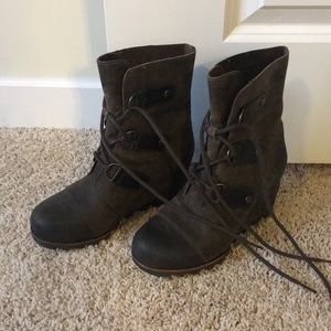 Sorel leather wedges